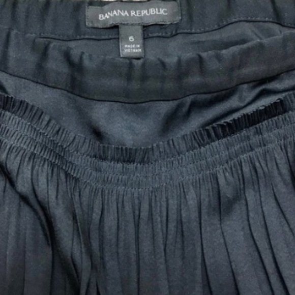 Banana Republic Smocked Pleated Ruched Panel Skirt - Picture 2 of 8